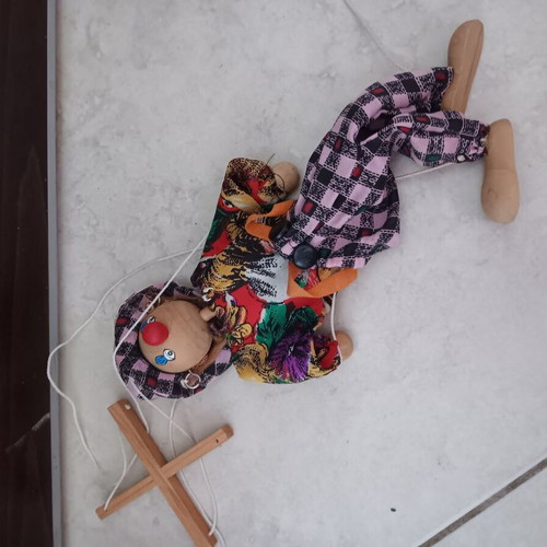 Decorative marionette used with imperfections