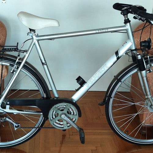 Peugeot Geneve 28 Inch Bicycle like new, silver, 2010 model
