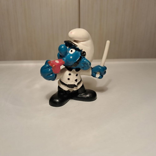 Smurf Schleich Miniature Policeman Smurf 1981 like new