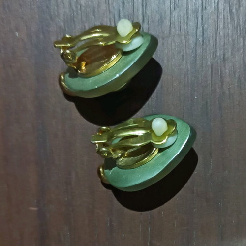 Vintage Jeannine Bijoux clip earrings new green
