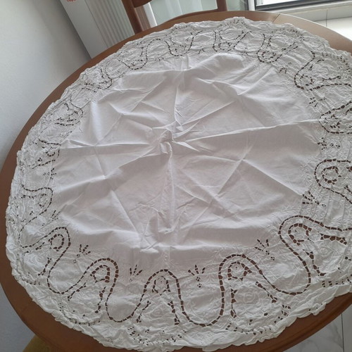 Tablecloth, diameter 1.10 m