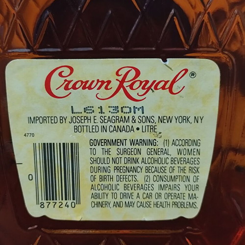 Crown Royal Fine De Luxe Blended Canadian Whisky new, 1 liter vintage bottle
