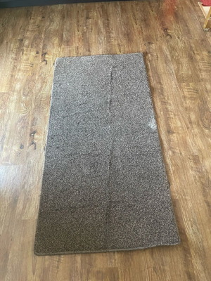 Runner used 0.70 x 1.40 solid color with marks