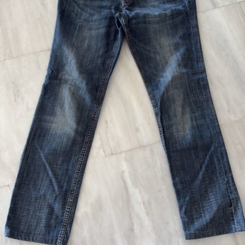 Seven Jeans with rhinestones on back like new, size 40, blue