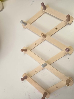 Children's expandable wall hanger like new
