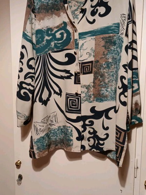 Dynasta tunic shirt L with beautiful colors and buttons
