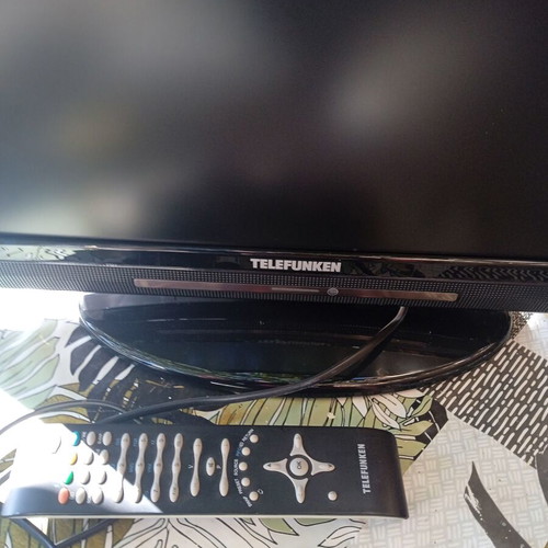 Telefunken TF22-200 TV used for parts with remote control