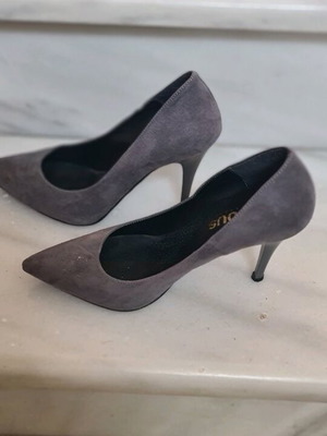Suede pumps new, size 38
