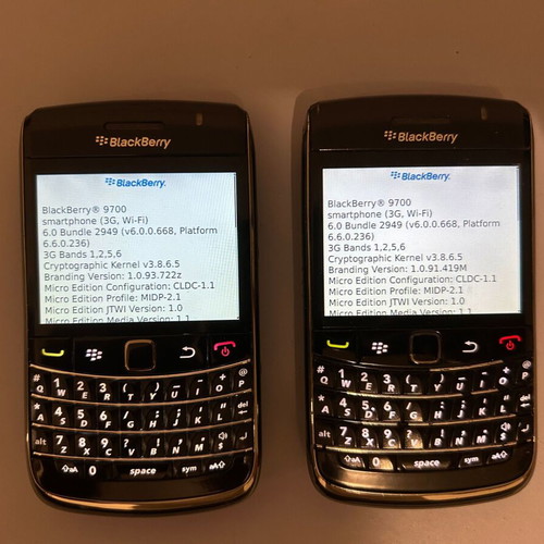 Blackberry Bold 9700 phones used, set of 2 with boxes