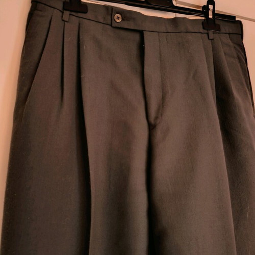 Character gray fabric pants like new, size 46