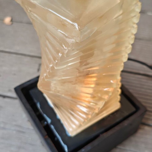 Small indoor fountain used with lighting and 3 water speeds