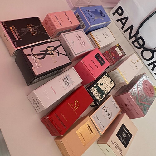 Mini perfume boxes like new, assorted packaging