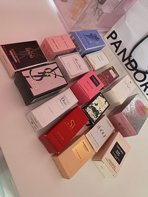 Mini perfume boxes like new, assorted packaging