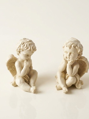 Vintage set of 2 resin cherubs in classic Renaissance style like new