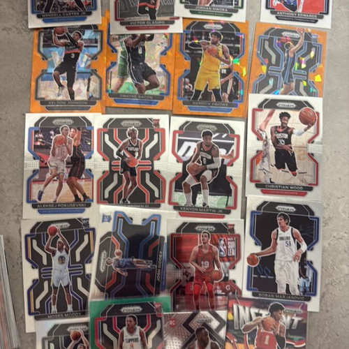 Lot of 39 NBA Panini Prizm cards 2021-2022