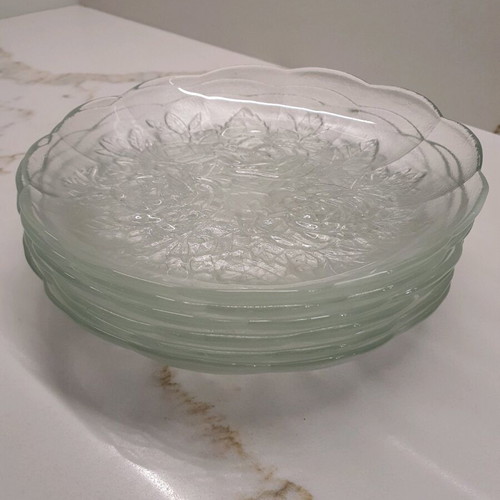 Glass plates with embossed design, like new, pack of 6