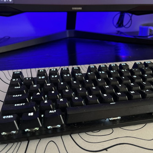 Logitec G G413 TKL SE Gaming Mechanical Keyboard like new with brown switches
