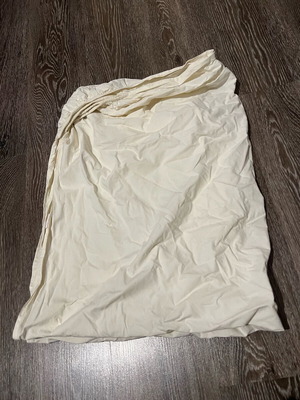 Crib fitted sheet sugar color with elastic used