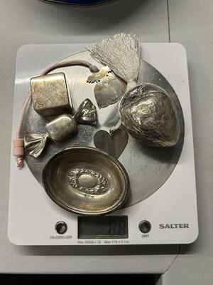 Set of 5 small 925 silver items and 1 silver walnut, 88g total
