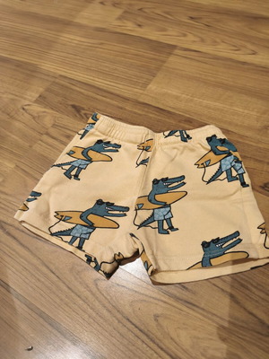Zara Kids shorts size 104, like new, orange with crocodile print