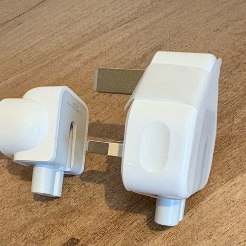 MacBook/iPhone Plug Adapters Apple Plug Adapter new