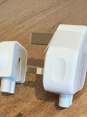 MacBook/iPhone Plug Adapters Apple Plug Adapter new
