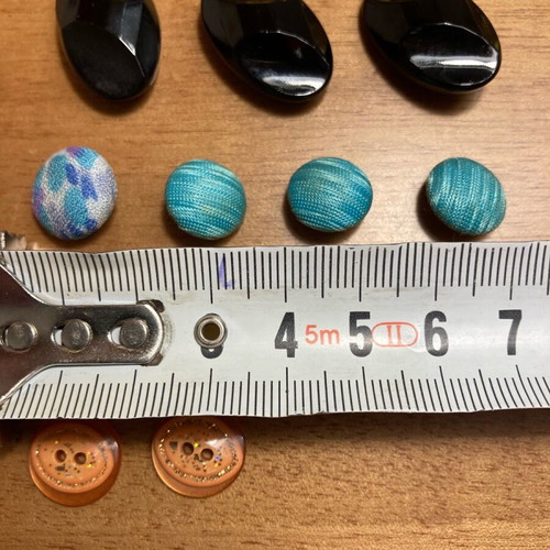 18 vintage buttons from 80s and 90s