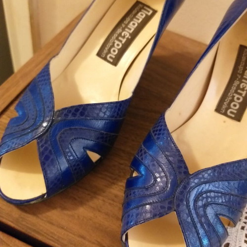 Pumps like new size 37 blue roua with unique design