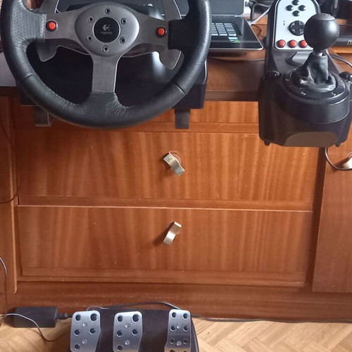Logitech G25 Racing Wheel like new with shifter