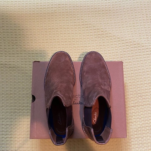 Clarks Jaxen Chelsea boots taupe suede new, size 41