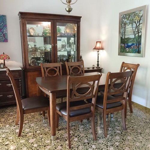 Dining set with vitrina-buffet and extendable table with 6 chairs, like new