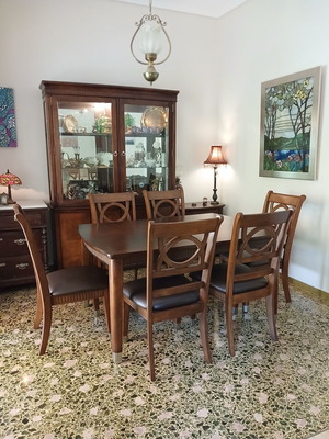 Dining set with vitrina-buffet and extendable table with 6 chairs, like new