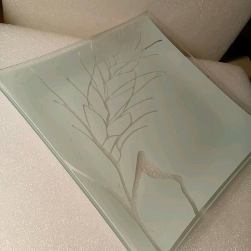 Small glass decorative platter like new 24cm ×24cm