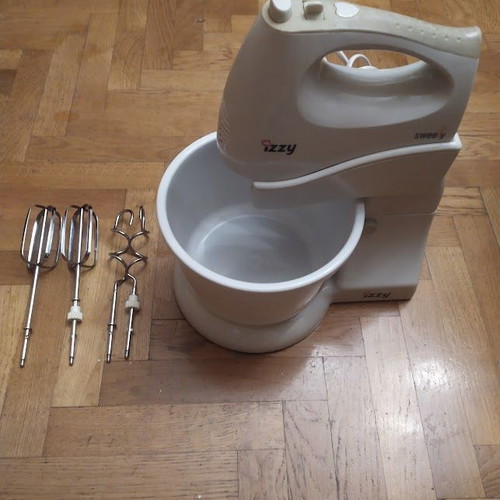Mixer Izzy Sweety M-01P2 with plastic bowl like new