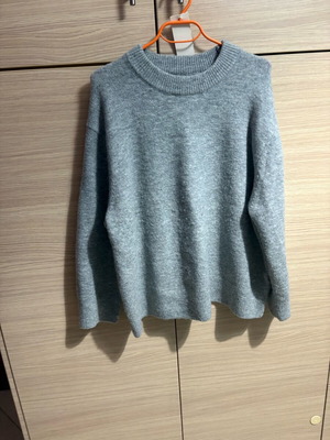 Stradivarius women's oversize gray sweater like new