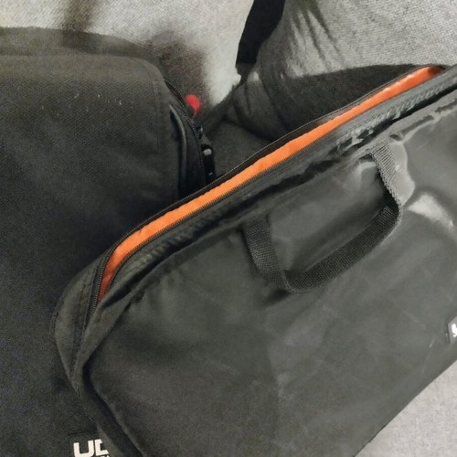 UDG Ultimate CourierBag DeLuxe 17“ like new for laptop and vinyl black