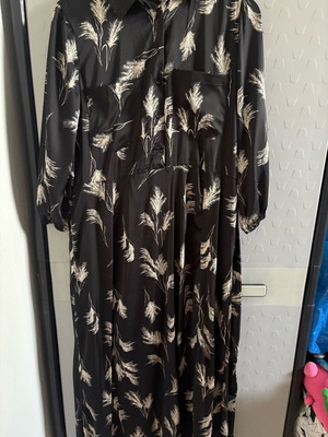 Dress new black with pattern, unused