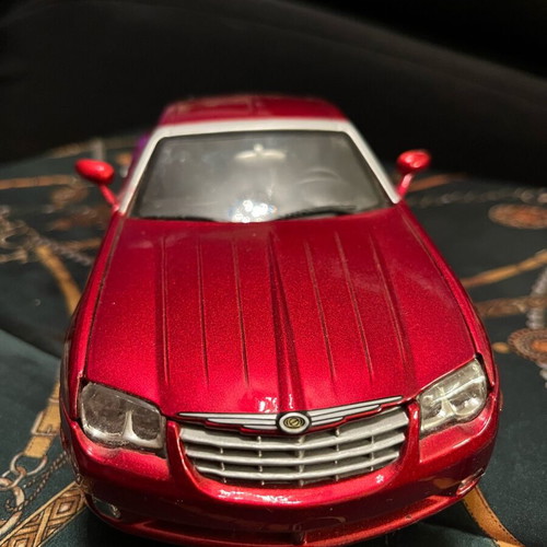1:18 model car red like new