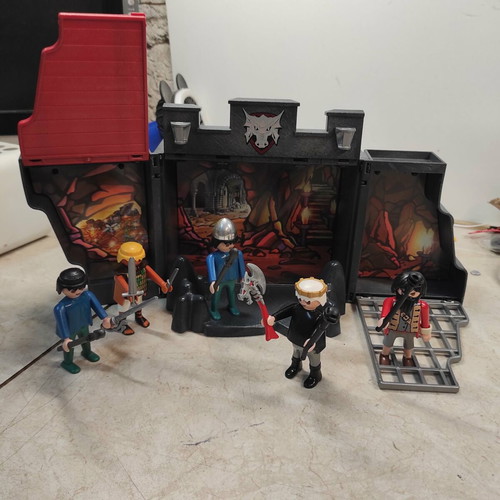 Playmobil Μεσαιωνικό Κάστρο Δράκου μεταχειρισμένο με Ιππότες και Πειρατή