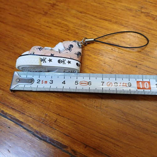 Vintage fabric mini shoe keychain used, pink with white skulls