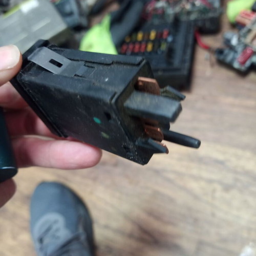 Button heater switch for VW Polo 6N2 used, 6H0959621A 6N0959621B