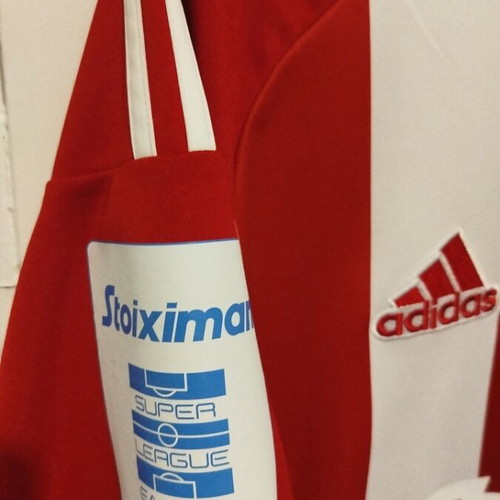 Olympiacos James Rodriguez football jersey, size XL, championship patch