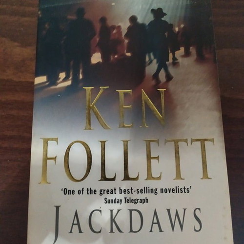 Jackdaws by Ken Follett used book in Greek