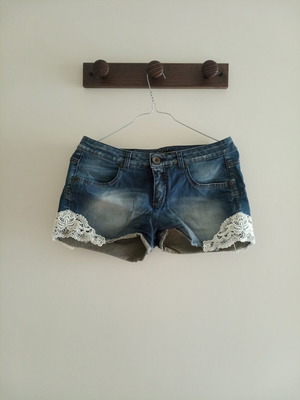 Sisley women's denim shorts with lace detail size small like new