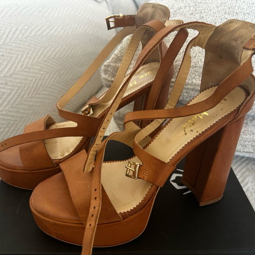New Matic leather high-heeled sandals tan like new