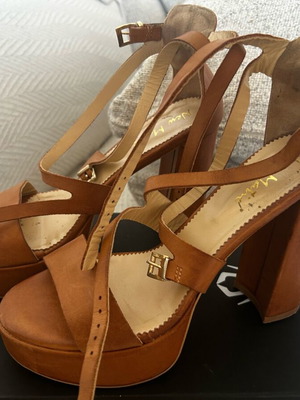 New Matic leather high-heeled sandals tan like new
