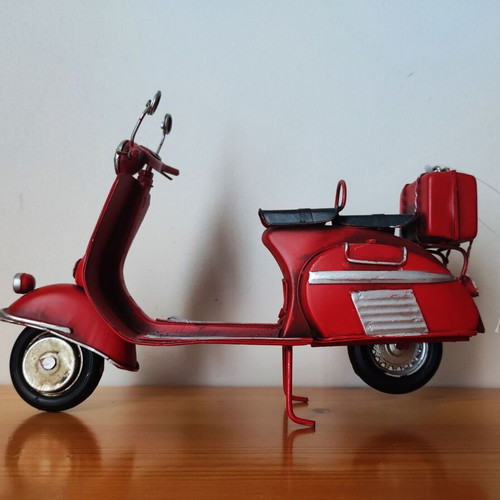 Vespa metal miniature scooter new, red with tag