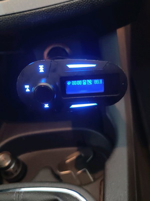 Fm transmission,με θύρα usb κ υποδοχή για κάρτα μνήμης κ χειριστήριο