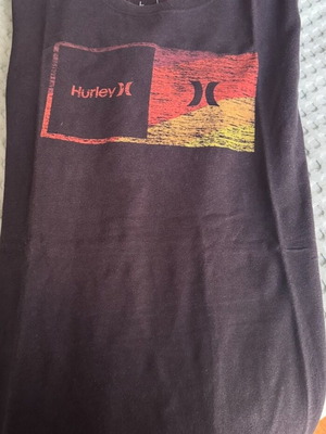 Hurley T-shirt μεταχειρισμένο, μέγεθος Large, μαύρο με ξεθώριασμα