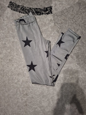 Hyper women's silver leggings with black stars, one size
